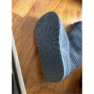 Gray sweater uggs